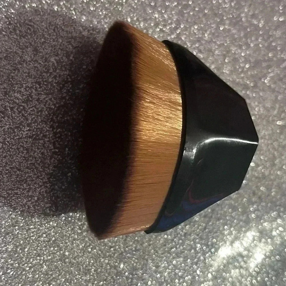 Brand new makeup brush 😮‍💨 - Picture 1 of 7